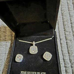 Women Perfect Jewelry Set.